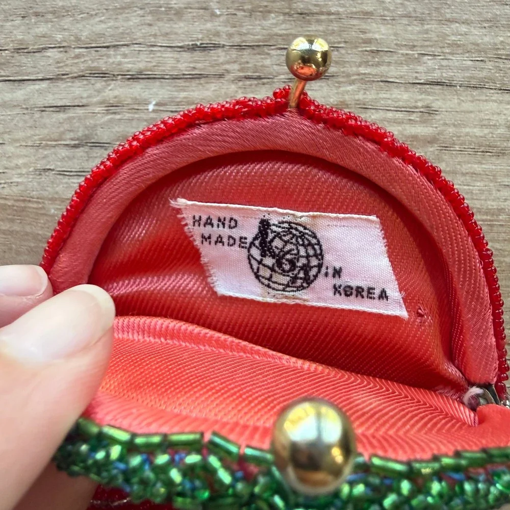 Vintage Hand Made Beaded Strawberry Coin Purse Kiss Lock Red Green Made In Korea